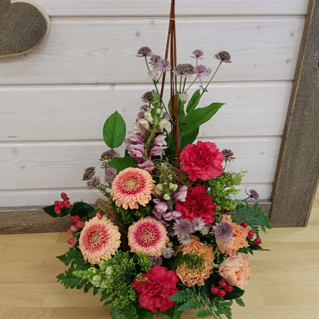 Trauergesteck in Pink und Orange – Floristik Vöcklabruck