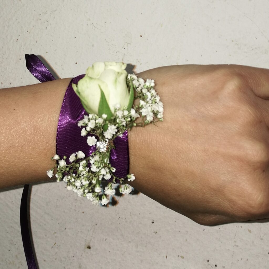 Armband mit Schleierkraut und Rose – Hochzeitsschmuck Vöcklabruck
